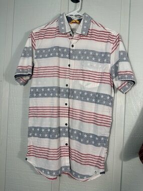Free Planet Men’s Red White and Blue Shirt Size Medium EUC